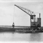 Een kraan op een ponton